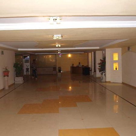 Hotel Maan Residency Αχμπανταμπάντ Εξωτερικό φωτογραφία