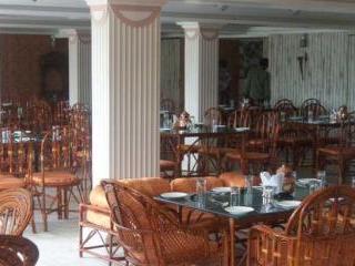 Hotel Maan Residency Αχμπανταμπάντ Εξωτερικό φωτογραφία